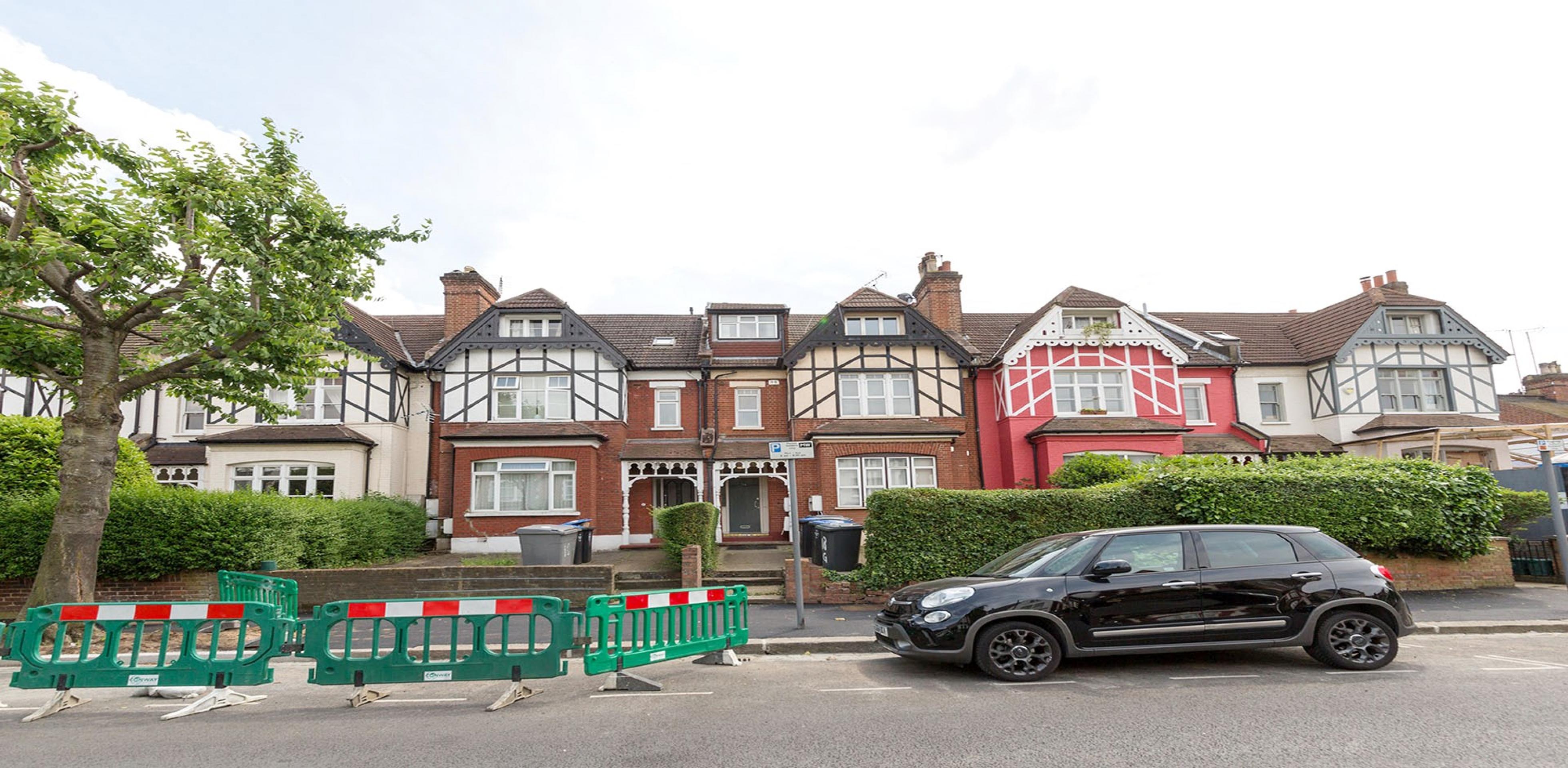 			PRIVATE GARDEN, 1 Bedroom, 1 bath, 1 reception Flat			 Grosvenor Gardens, WILLESDEN GREEN NW2